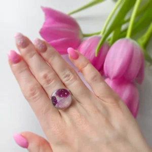 Płatki fioletowych goździków