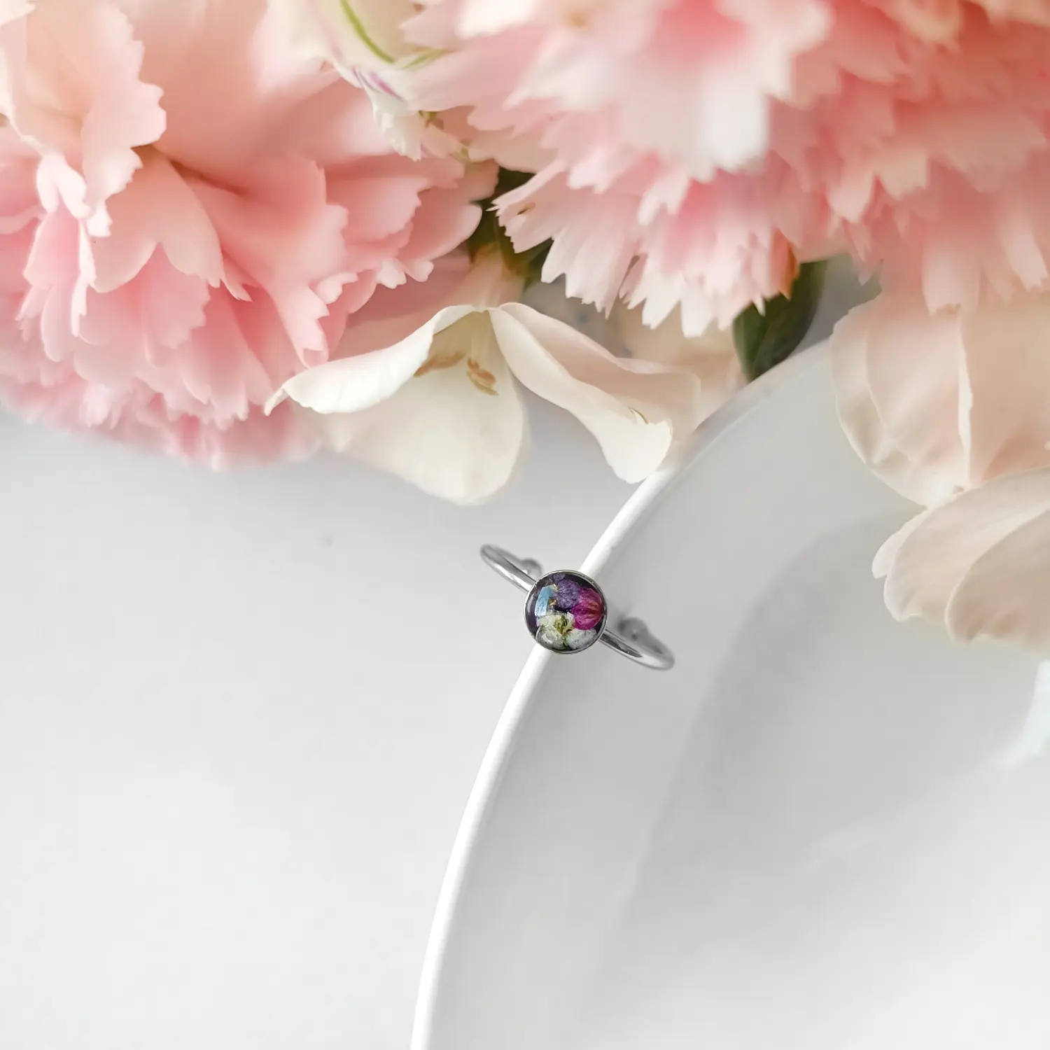 Kompozycja kwiatowa w kółeczku #1