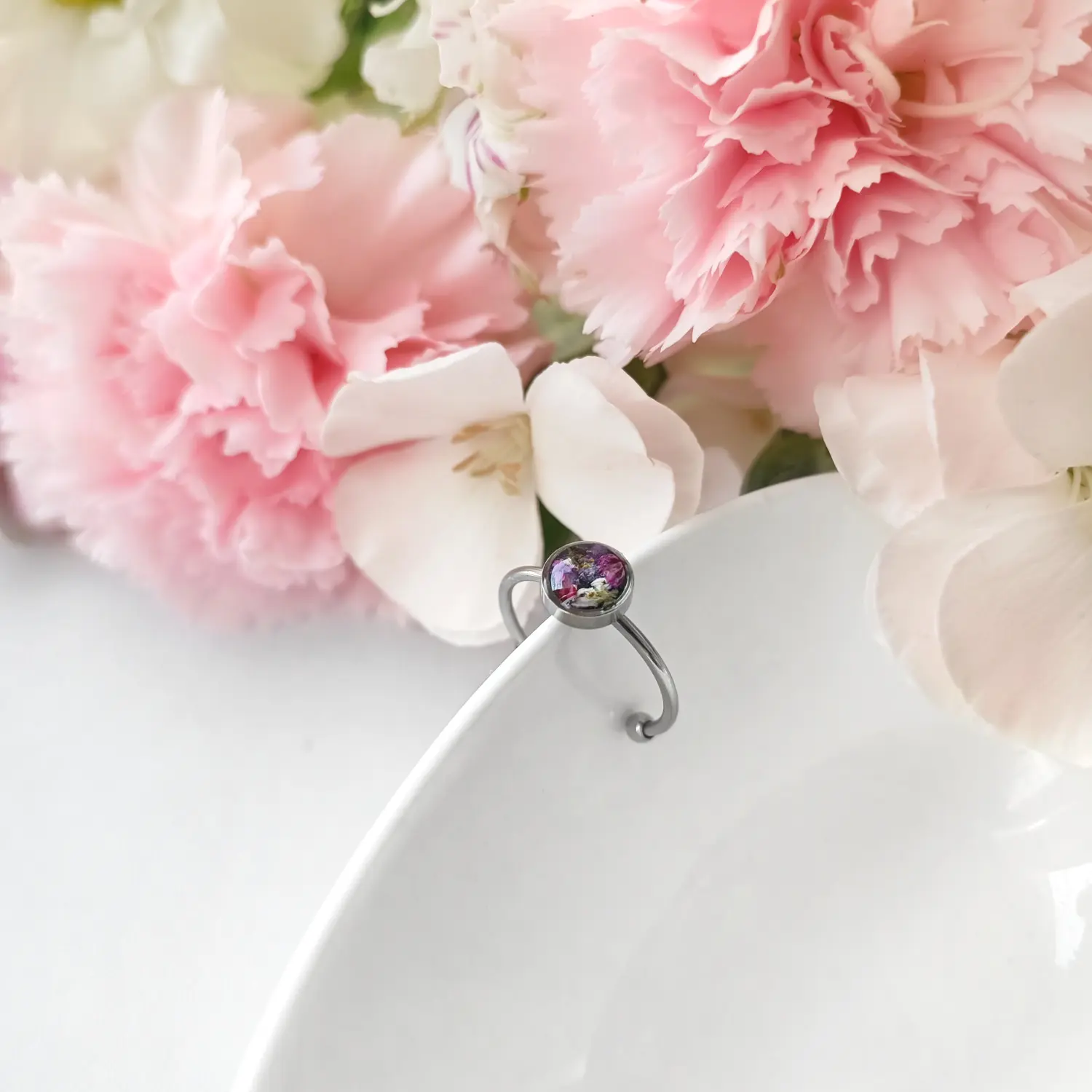 Kompozycja kwiatowa w kółeczku #2