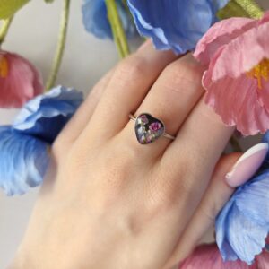 Kompozycja kwiatowa w sercu #2