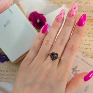 Kompozycja kwiatowa w złotym sercu #2