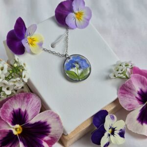 Koło z gałązką niezapominajki