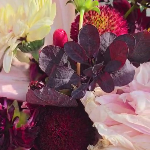 bukiet kwiatów do personalizowanej biżuterii