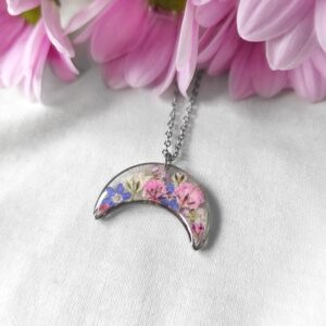 Lunula w delikatnych barwach